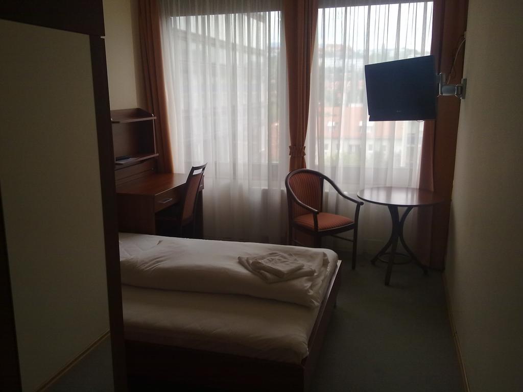 Hotel Eszterhazy Karoly Egyetem Eger Pokoj fotografie
